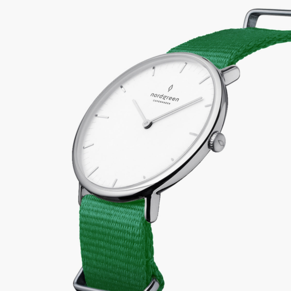 Nordgreen Collection Native Montre acier avec bracelet nato vert.