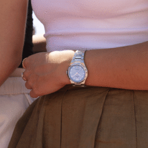 Festina Montre femme, cadran bleu, 3 aiguilles, date à 6h, bracelet acier inoxydable, garantie 2 ans. Swiss made F20052/5
